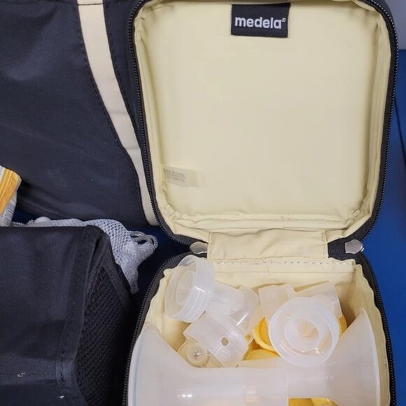 Medela Pump In Style Advanced Breast Pump with Bag & Other Accessories - Picture 3 of 12